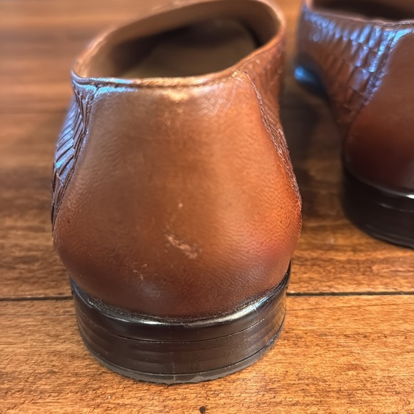 Trotters Brown Woven Flats - Picture 6 of 12